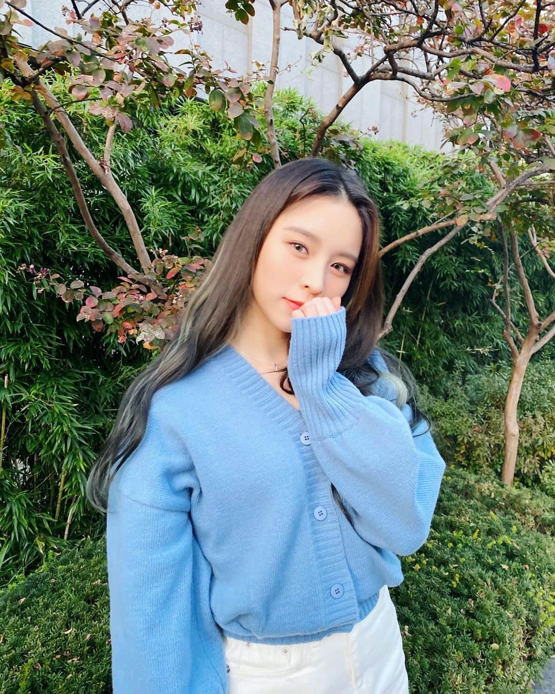 エルキーのインスタグラム：「Omg...It’s winter time🥶」