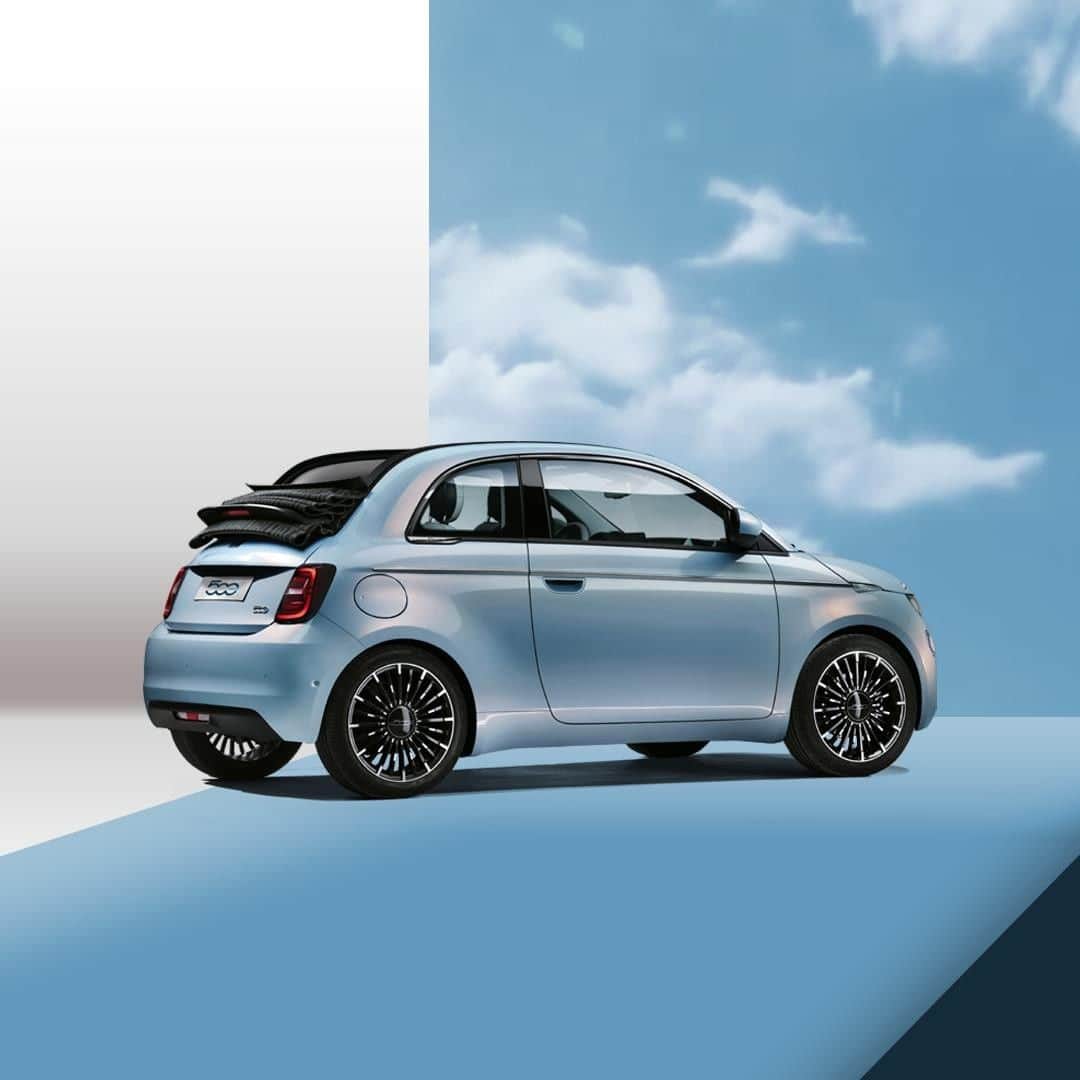 Fiat さんのインスタグラム写真 - (Fiat Instagram)「Fully electric, highly connected, always iconic, totally 500. The all New Fiat 500 is ready to show all its beauty and soul to the world. #Welcomebackfuture #New500」10月23日 19時18分 - fiat
