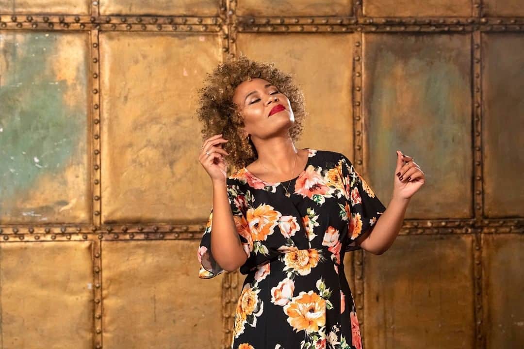 Emeli Sandéのインスタグラム：「I just want more of you, then more of you, then more of you... Link in bio!」