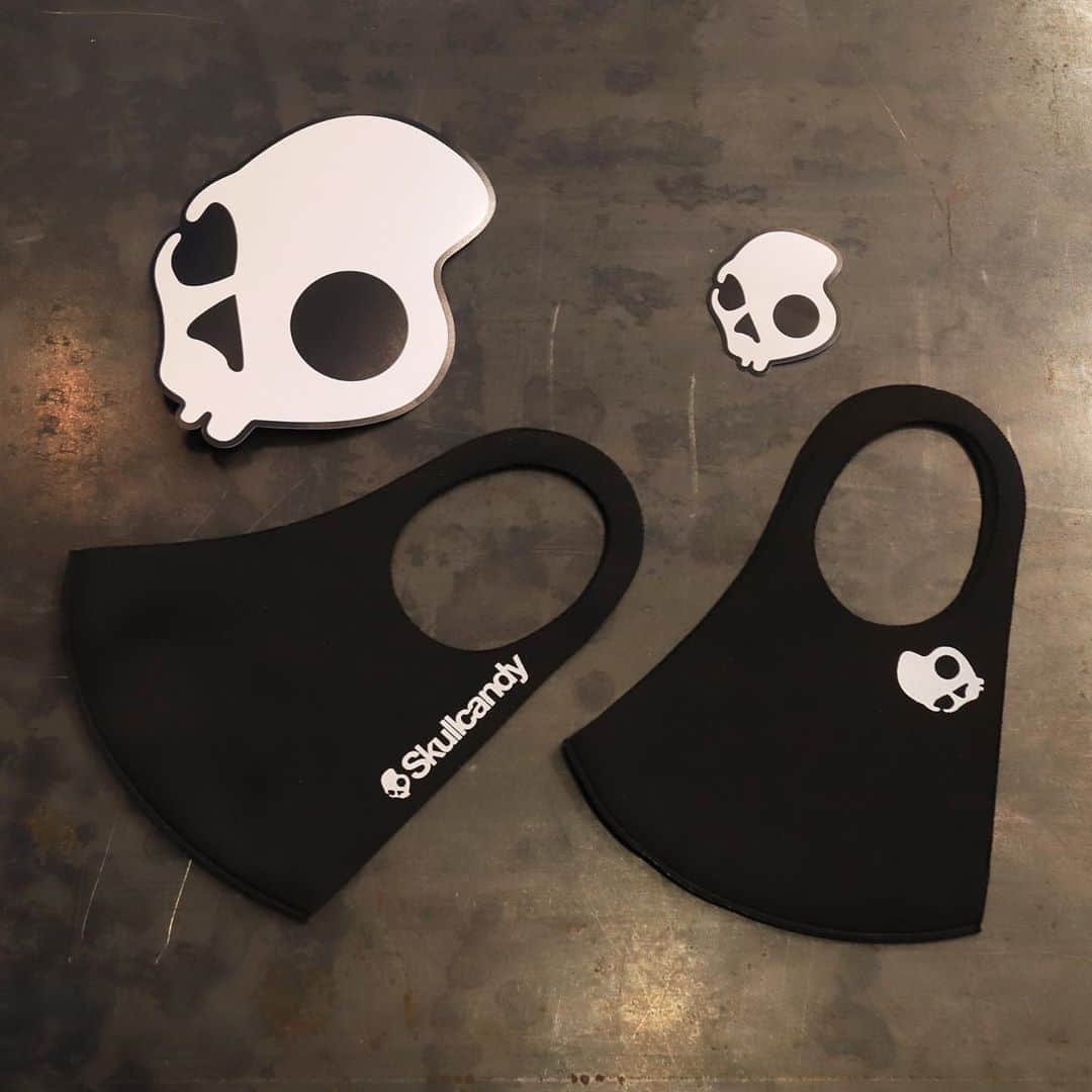 Skullcandy Japanさんのインスタグラム写真 - (Skullcandy JapanInstagram)「Skullcandy マスク💀2枚セットで販売開始✨オリジナルステッカー2枚付き！  Skullcandy.jpでは5,000円以上の購入でマスクプレゼント！  #Skullcandy #スカルキャンディー #マスク #洗っても使える」10月23日 19時19分 - skullcandyjapan