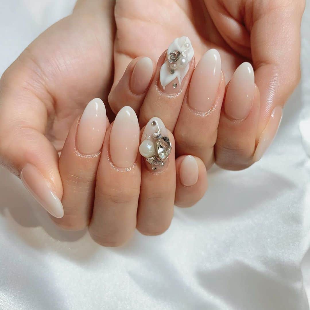 のインスタグラム：「‪ꫛꫀꪝネイル💅💎✨ ． 【❥➟Special.coupon*】 サキ吉のSNSを見ました！で、 ． •ジェルやり放題→¥9500 •アート4本コース→¥7500 •ワンカラー、ラメグラデ→¥5500 •カラーグラデーション→¥6000 •フレンチ(クリアベース)→¥6500 ． ❤︎オフ無料！コーティング込み！ (※ご新規様のみご利用可能です) ． 担当は⋆kotoko⋆さん💞 instagram ( @lapis_kotoko ) Twitter ( @lapis_kotoko ) ． footはまなみさん✨ ( @lapis_manami ) ． *お問い合わせ&ご予約* (☎︎)︎03-6233-7189 住所 〒160-0021 東京都新宿区歌舞伎町1-26-6 灯ビル8F ． #ネイル #nails  #nailart  #ジェルネイル #フットネイル #lapis」