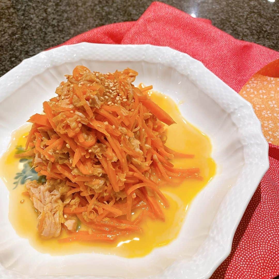 早見優さんのインスタグラム写真 - (早見優Instagram)「Simple flavors... #carrot #tuna #japanesefood #sesameoil #ごま油入れると美味しい」10月23日 19時23分 - yuyuhayami