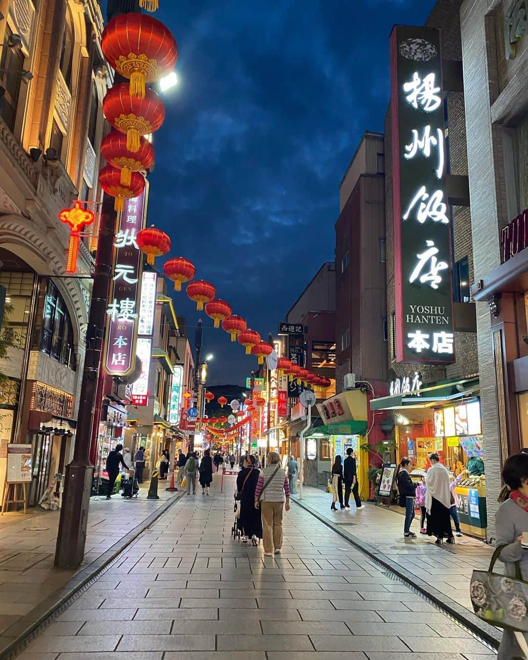 亜矢みつき（神谷充希）さんのインスタグラム写真 - (亜矢みつき（神谷充希）Instagram)「中華街🥟 でまん丸なった😋 #食べ放題 #中華街 #中華料理 #中華 #おいしい #亜矢めし散歩」10月23日 19時27分 - ma.yamitsuki