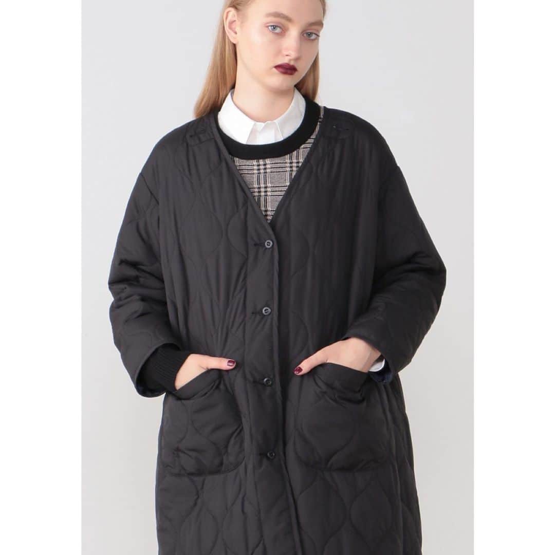 FRAPBOISofficialさんのインスタグラム写真 - (FRAPBOISofficialInstagram)「〈パラレルコート〉  ライダースブルゾンのディテールをベースにデザインされたコート。ビッグスヌードと取り外し可能なキルティングライナーが付いた、4WAYで楽しめるコートになっています。  Coat 49,000yen+tax (Navy/Black)  #frapbois #フラボア #fashion #ファッション #coat #コート #riders #ライダース #ridersblouson #ライダースブルゾン #snood #スヌード #liner #ライナー #quilting #キルティング #quiltingliner #キルティングライナー #4way #4ウェイ #フォーウェイ #relax #リラックス #relaxwear #リラックスウェア #onemilewear #ワンマイルウェア #tokyo #japan」10月23日 19時30分 - frapbois_official