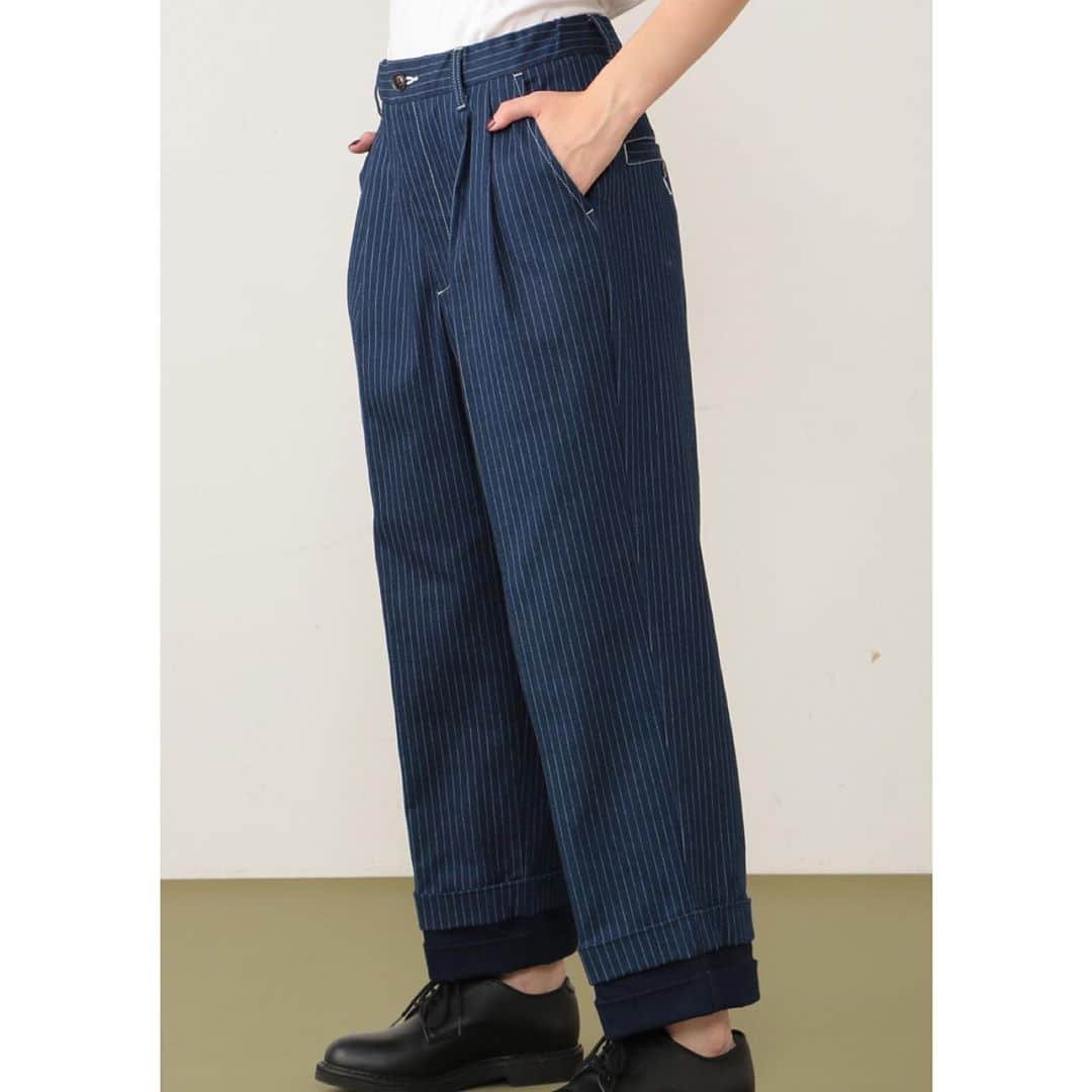FRAPBOISofficialさんのインスタグラム写真 - (FRAPBOISofficialInstagram)「〈インスト〉  インディゴ糸のピンストライプ生地を使った、スラックスデザインのパンツ。ダブル風仕立ての裾は、無地のインディゴ生地が重なったようなデザインが特徴的です。  Pants 17,000yen+tax (Blue/Navy)  #frapbois #フラボア #fashion #ファッション #pants #パンツ #designpants #デザインパンツ #stripe #ストライプ #stripepants #ストライプパンツ #relax #リラックス #relaxwear #リラックスウェア #onemilewear #ワンマイルウェア #genderless #ジェンダーレス #unisex #ユニセックス #tokyo #japan」10月23日 19時35分 - frapbois_official