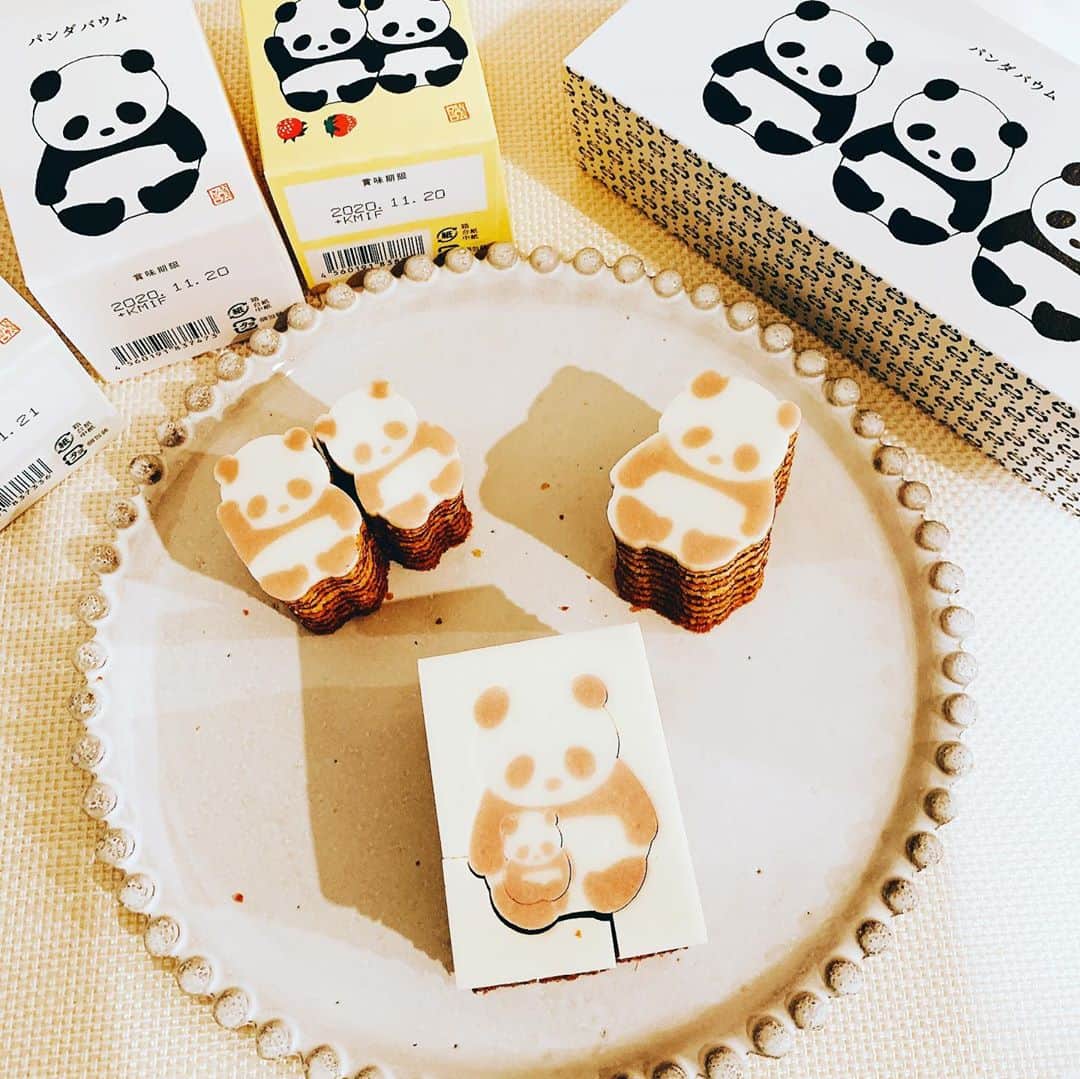 吉村美紀さんのインスタグラム写真 - (吉村美紀Instagram)「お友達に可愛いパンダのお菓子をいただきました！ 可愛いすぎで食べられない〜 @nori_kof ちゃん、ありがとう❣️ #パンダバウム #可愛いすぎるお菓子 #切り取れる #可愛いだけじゃなくて味も美味しい〜」10月23日 19時51分 - lespros_miki