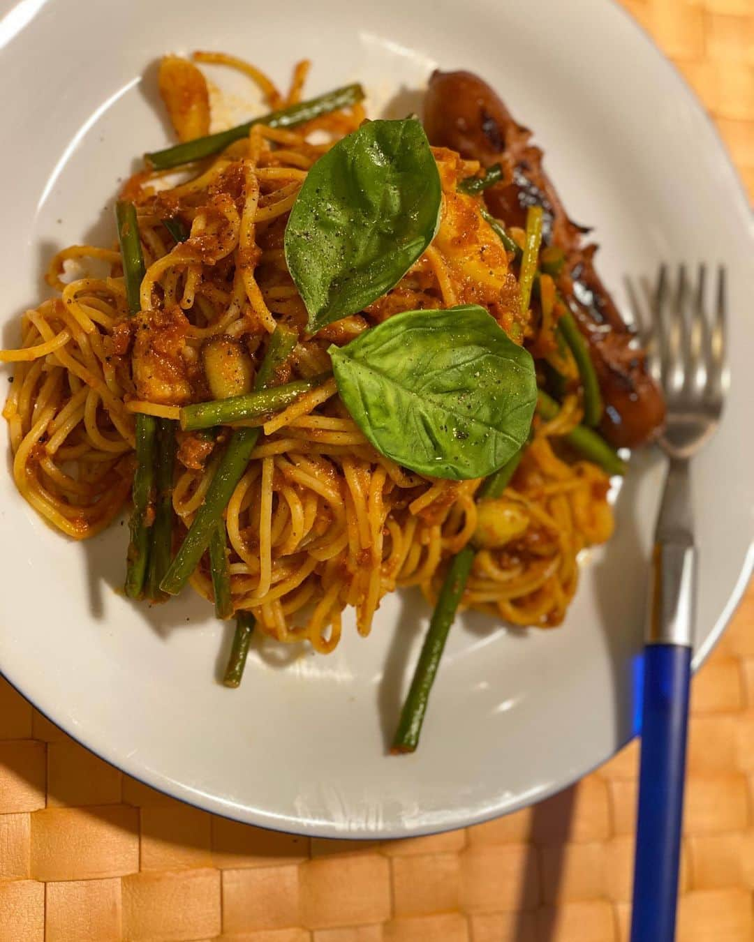 カン・ユンジさんのインスタグラム写真 - (カン・ユンジInstagram)「요즘 my favorite ❤️ Arabiata pasta 🍝 좀 매운게 땡긴다 🌶 다들 저녁 🍽 드셨나요? 마늘쫑 마늘 🧄 그리고 바질 🌿 굿굿  응? 아라비아타와 쏘세지 잘 어울리네엽 👍👍👍👍 . . 最近私のFavorite❣️ ちょっと🤏Spicyな味が好きでよく作ります。アラビアタ　パスタ! . . Eat alone at home. Easy and simple to make Arabiata pasta. #自炊　#cook #pasta #arabiata」10月23日 19時48分 - leheekang