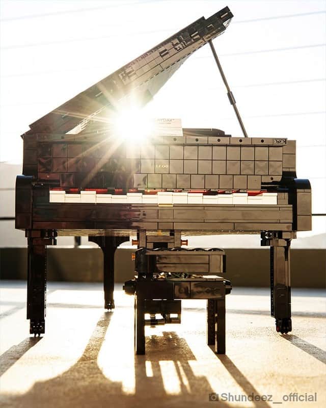 LEGOさんのインスタグラム写真 - (LEGOInstagram)「The LEGO Ideas Grand Piano is a real musical masterpiece 🎵 ​  📸 @shundeez_official from @brickcentral   #LEGO #Piano #Music」10月23日 20時00分 - lego