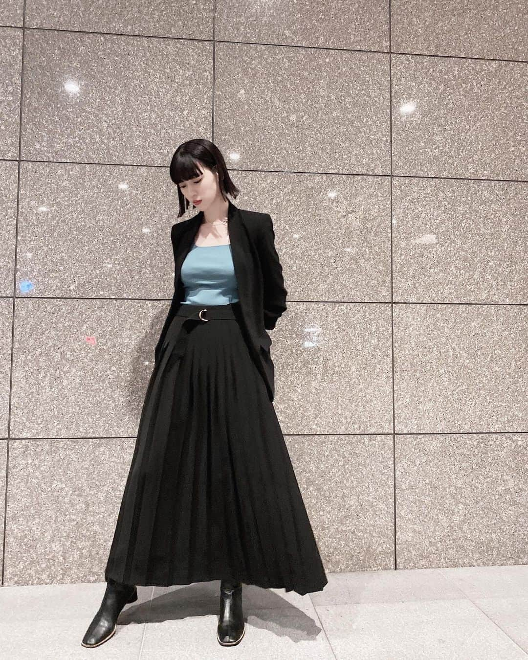 三吉彩花さんのインスタグラム写真 - (三吉彩花Instagram)「jacket: @zara   tops: @_irene__official_   skirt: @sheer_com   boots: @ohotoro_official   necklace: @knowhowjewelry   #ootd  #みよしんぷる」10月23日 19時54分 - miyoshi.aa