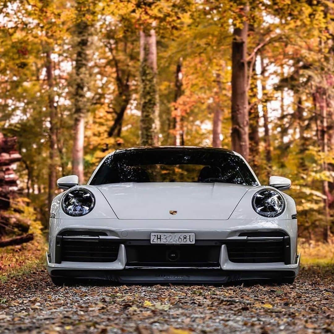 Kik:SoLeimanRTさんのインスタグラム写真 - (Kik:SoLeimanRTInstagram)「Porsche 992 Turbo S  𝐁𝐘 @srs_swissrichstreets」10月23日 20時01分 - carinstagram