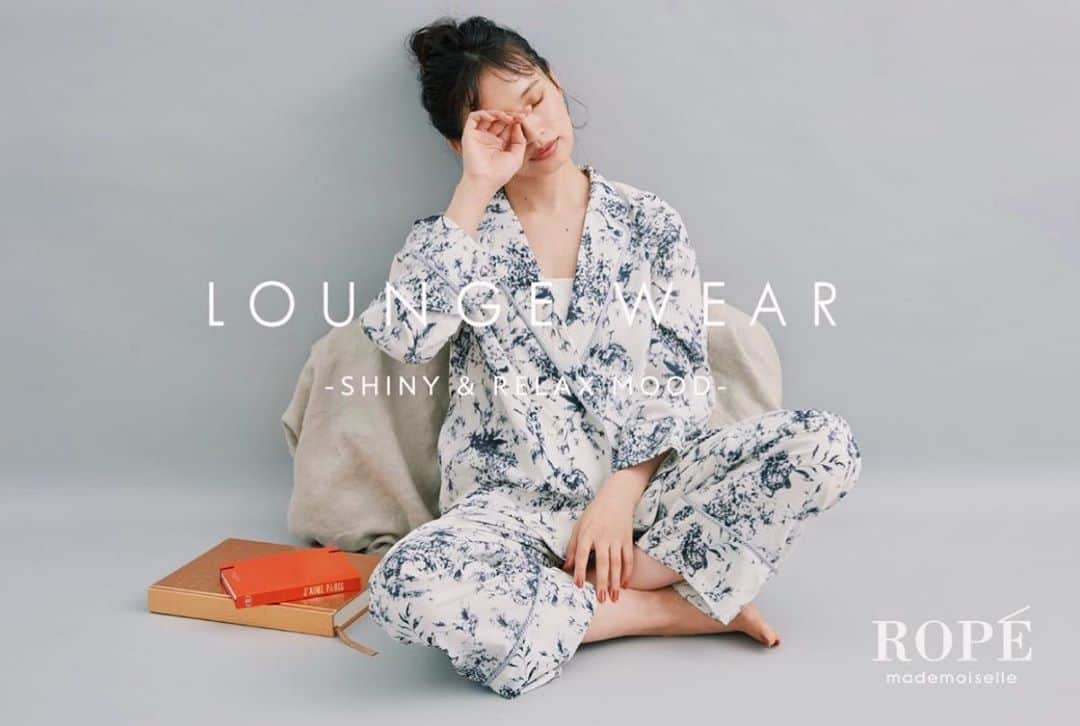shihori.kathleenのインスタグラム：「ROPÉ mademoiselle  - SHINY & RELAX MOOD -   ぬくぬくな週末のはじまり🛋🕯🐏💤 みんなは週末何するの？」