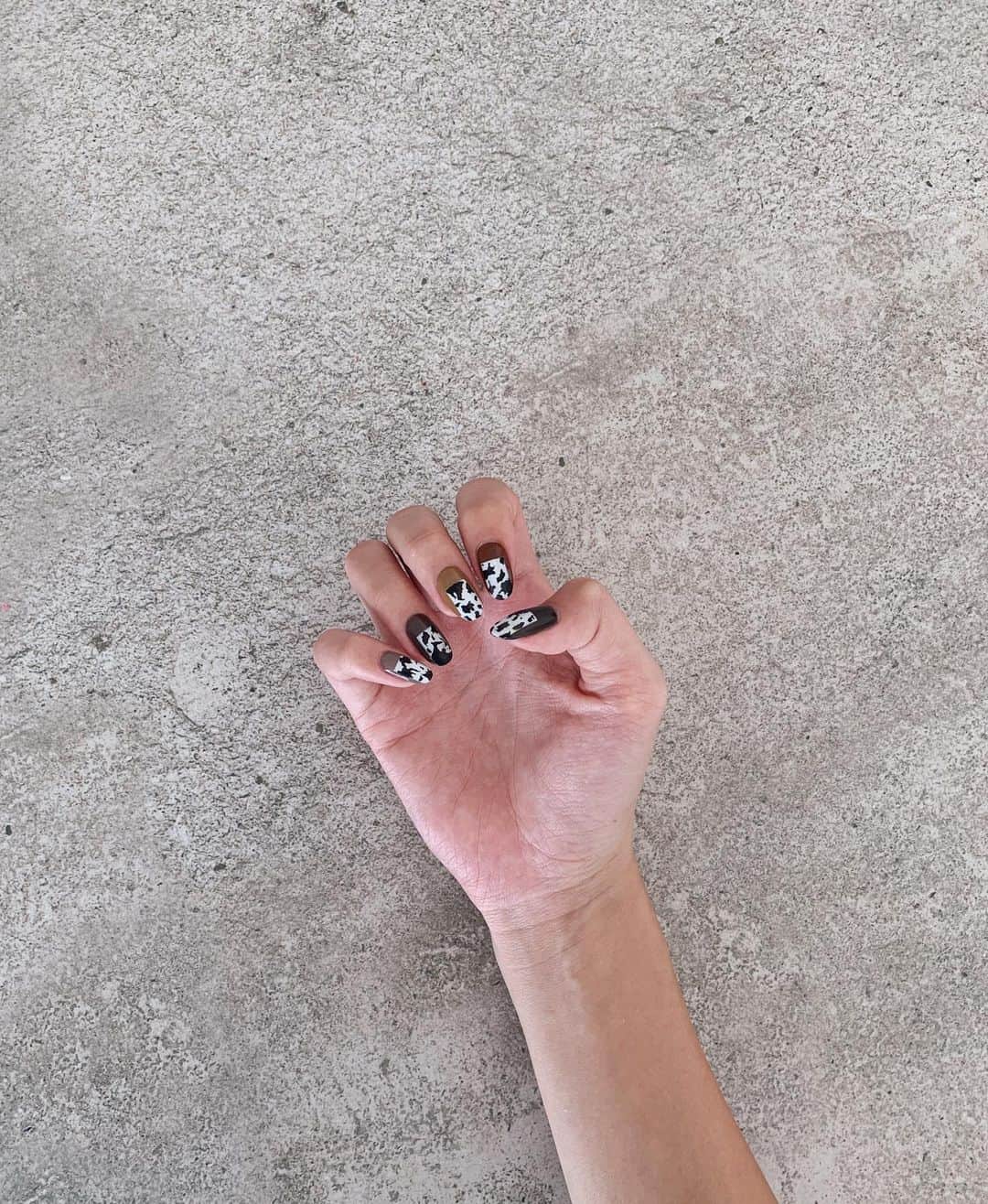 のインスタグラム：「NEW NAIL🐄💖  #yuna_nails」