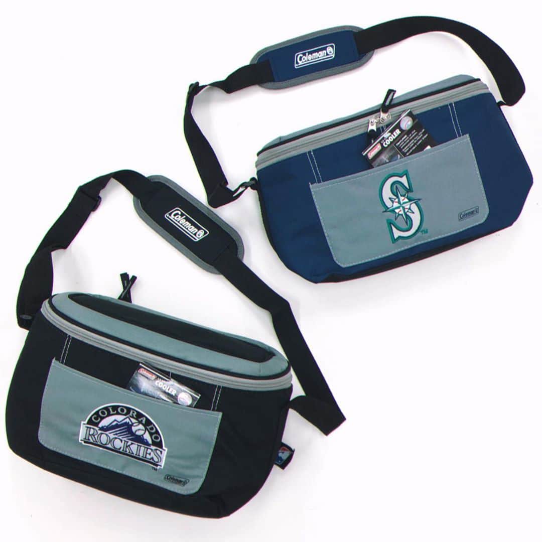 セレクションスタッフのインスタグラム：「.﻿ 珍しアイテム😈﻿ ﻿ Coleman×MLB クーラーバッグ👜﻿ ﻿ アウトドアや、スポーツ観戦にはもちろん、クラブ活動やショッピングにも便利なアイテムです！﻿ ﻿ ﻿ #mlb #メジャーリーグ #野球好きな人と繋がりたい #草野球好きな人と繋がりたい #草野球 #セレクション新宿 #セレクション大阪 #スパイクシューズ #スパイク #野球部 #野球少年 #野球グッズ #coleman #コールマン #アウトドア用品 #キャンプ #クーラーバッグ #保冷バッグ #コロラドロッキーズ #ロッキーズ #マリナーズ」