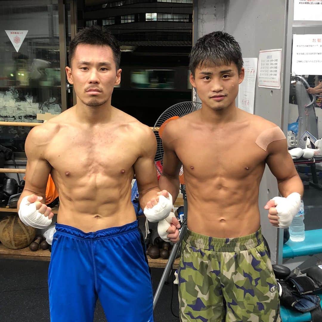 京口紘人のインスタグラム：「. . . 同じ日に試合する同い年の仁平と対人練習した . . 良い練習が出来た . . 一緒に勝つぞ . . #京口紘人 #hirotokyoguchi #boxing」