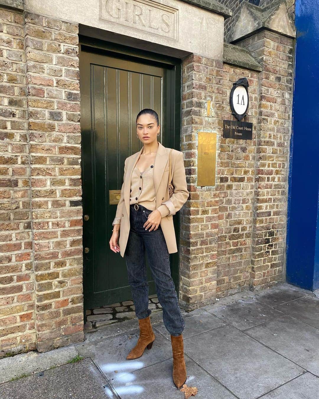 シャニーナ・シャイクのインスタグラム：「Girls club 🤎」