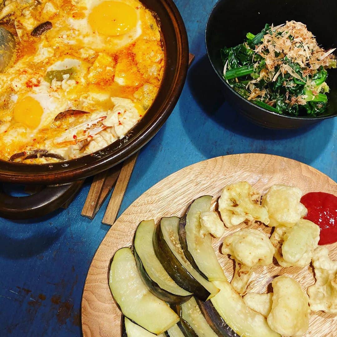 井上荒野のインスタグラム：「スンドゥブとか野菜の揚げ物とか、そしてそして！カナダ産だけど松茸ごはん❤️」
