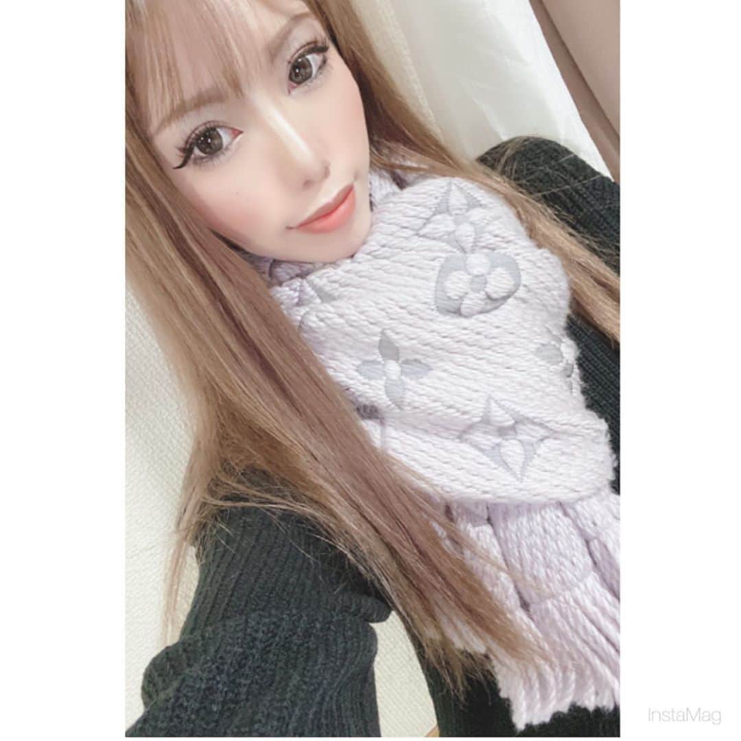 のインスタグラム：「金曜日😎 1人反省会しててあんま寝れなかったw あーしとけばよかったこーしとけばよかったーってことがちょいちょいあって後悔って思ったから 今年の誕生日もオリシャン作るか まだ迷ってたけど作ろうと思う！ まじ今年は自信ないけど まぁいっか！ってノリでやろうw 誰かオリシャン開けてくれる？笑 とりあえずモチベーション上げるためにヘアメでもいこ😎  .  #千葉キャバクラ#千葉富士見キャバ嬢#千葉富士見町キャバ嬢#千葉富士見キャバクラ#arドレス#ジュエルズドレス#コロナに負けるな#コロナに負けるな日本#オンラインキャバクラ#ファッション好きな人と繋がりたい#ヘアメイク#お家スタイル#息してる？#followｍe4 #follow4like#followtrain」