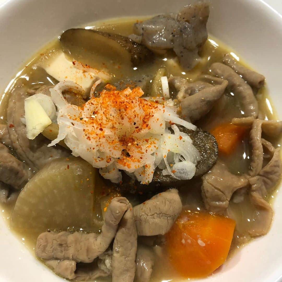 小池祥絵さんのインスタグラム写真 - (小池祥絵Instagram)「今日はもつ煮を大量に作りました🍲 そんな季節ですね〜🍺 #モツ煮 #子供たちにも大好評  #気付くといつも居酒屋メニュー」10月23日 20時35分 - koikesachiesan