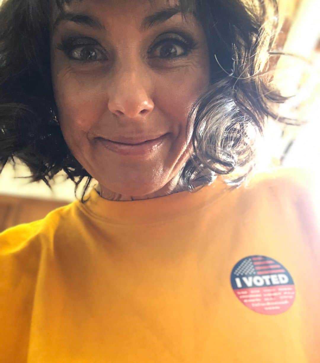 コンスタンス・ジマーのインスタグラム：「I voted early!!! HAVE YOU?? do it if you can, it feels great! #tgif #feelgoodfriday #voteearly」
