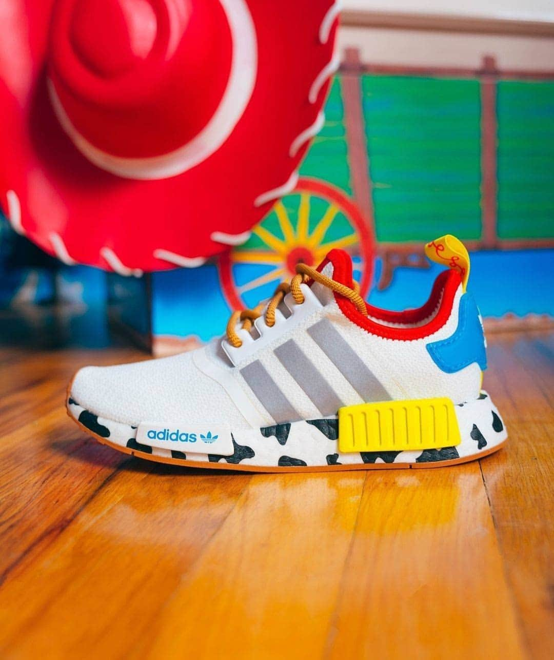 Foot Lockerさんのインスタグラム写真 - (Foot LockerInstagram)「"Howdy partner, my name's Woody."   The all-new #adidas NMD 'Toy Story' is available now in full-family sizing!」10月24日 6時00分 - footlocker