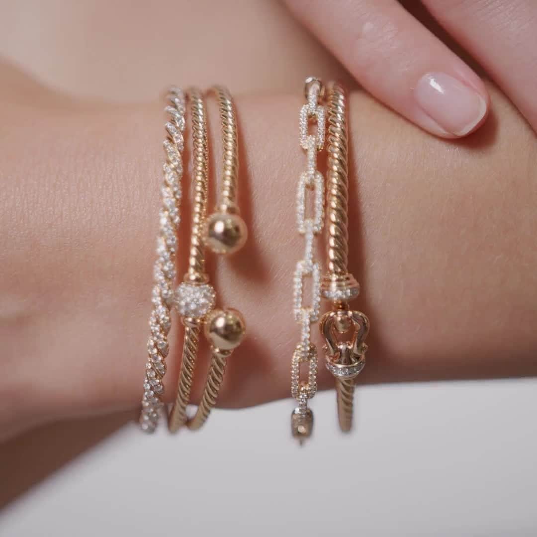 デビッドヤーマンのインスタグラム：「Celebrating the golden hour with layers of Solari, Buckle and Renaissance designs. #DavidYurman」