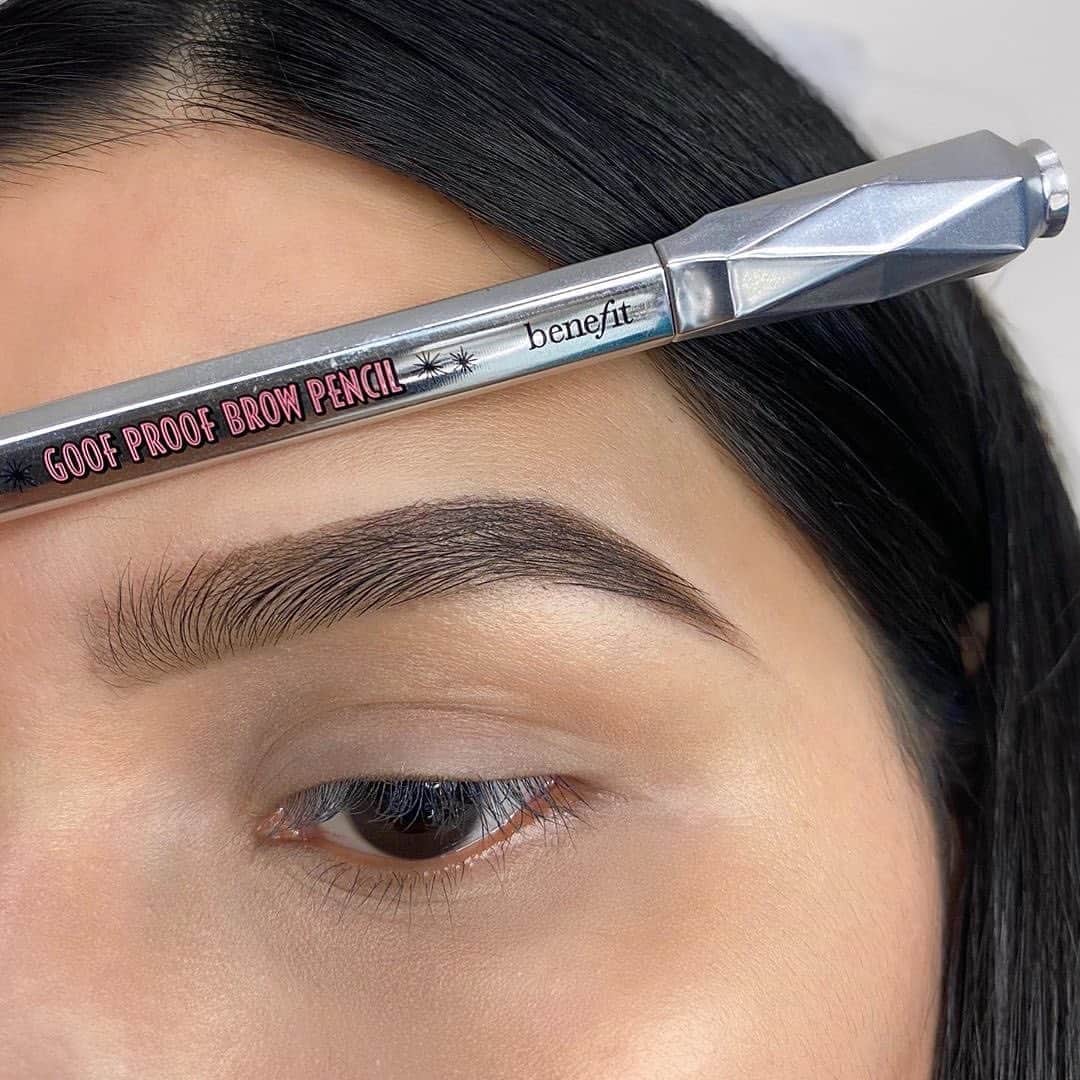 Benefit Cosmeticsさんのインスタグラム写真 - (Benefit CosmeticsInstagram)「The browspo we needed today 😊 💕 @ileanavelazquezg filled & shaped her brows with Goof Proof Eyebrow Pencil (6 - cool soft black) in shade 6 & locked them in place with 24-hour Brow Setter Clear Brow Gel! #regram #friendswithbenefit」10月24日 6時26分 - benefitcosmetics