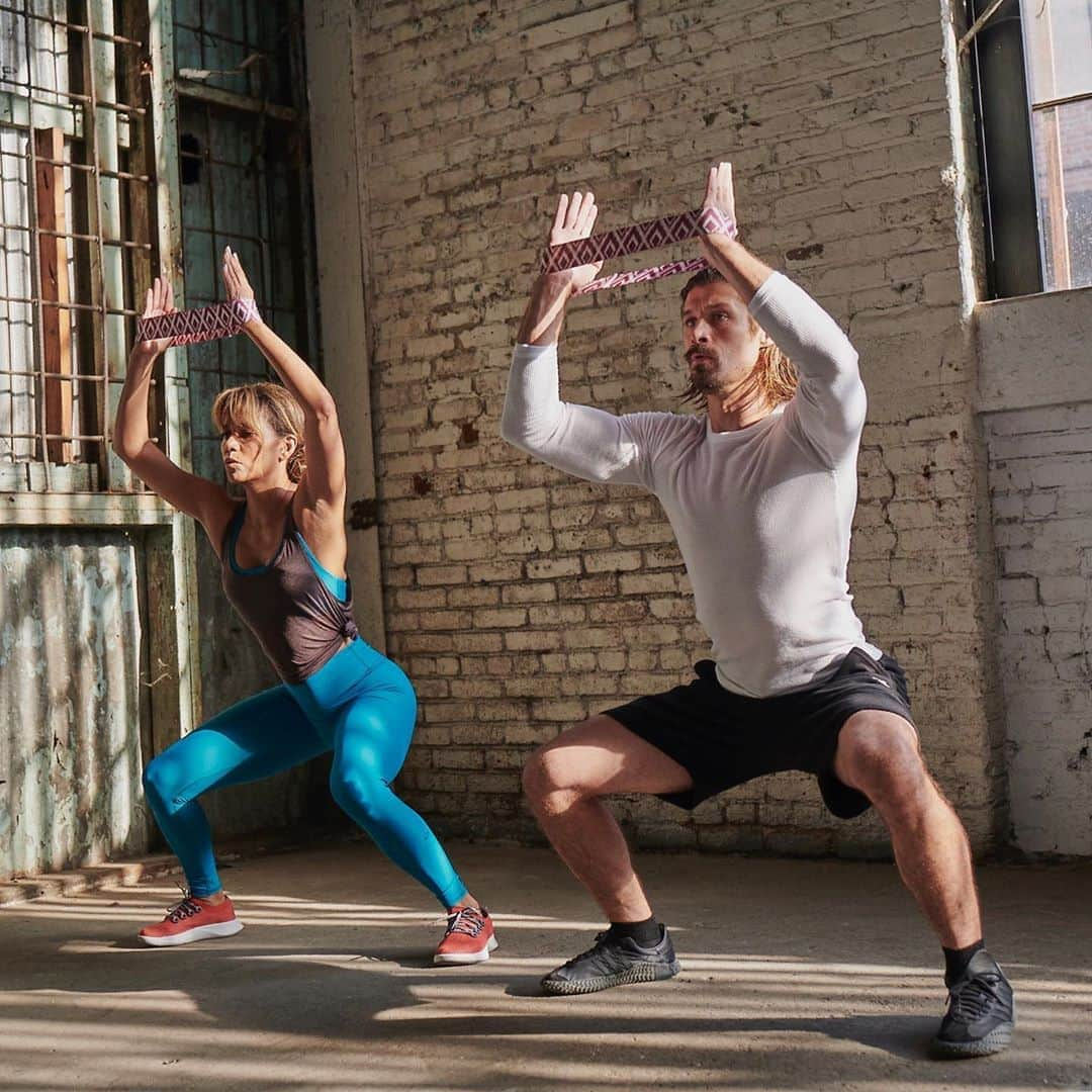 ハル・ベリーさんのインスタグラム写真 - (ハル・ベリーInstagram)「Happy #FitnessFriday y’all! Today, booty knows best and the @respin #BootyBand is here to lead the way. I’m in #MTL right now in quarantine and my booty band has saved the butt! 😂 Check stories now for some 🔥🔥🔥 workouts you can do along with me just about anywhere! Enjoy and Happy Friday 🍑」10月24日 6時36分 - halleberry