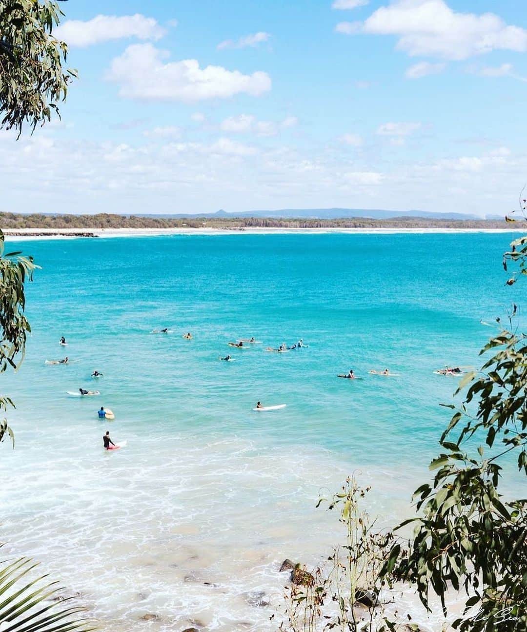 オールバーブラウンのインスタグラム：「Before you station your sun lounger on these white sandy beaches of Australia's Sunshine Coast, kit yourself out for the occasion at our Noosa store, located conveniently parallel. We always look forward to showing you our latest beach arrivals.  📍14-16 Hastings Street Noosa QLD 4567  📷 by @letmesea  #DoseOfSun #OBsAroundTheWorld #OrlebarBrown」