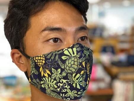 KAUKAU/カウカウハワイさんのインスタグラム写真 - (KAUKAU/カウカウハワイInstagram)「日本から通販で買えるハワイらしいマスクがあるオンラインストアをご紹介！！ 人気店のロゴ入りマスクや、ハワイ生まれのスモールビジネスまでご紹介しています☺️ 詳しくは最新のストーリー、またはこちらのリンクから！ https://www.kaukauhawaii.com/editornews/151285/  #Hawaii #HawaiiCoupon #shopping #hawaiishopping #KAUKAU #KAUKAUHawaii #ハワイ #お土産 #ハワイ土産 #ハワイ観光 #ハワイおすすめ #ハワイクーポン#ハワイショッピング #ハワイ情報 #waikiki #mask #onlinestore #ハワイオンラインショップ #マスク #ハワイ柄マスク #ハワイ柄マスク日本に発送 #ハワイマスク」10月24日 6時56分 - kaukau_hawaii
