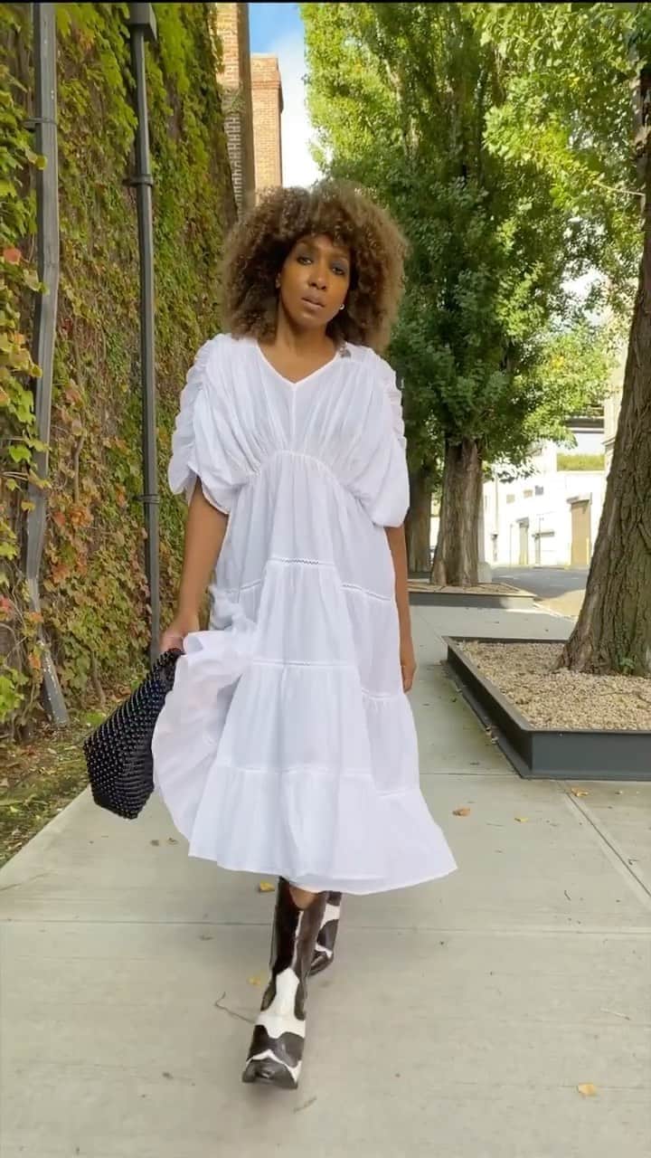 Saks Fifth Avenueのインスタグラム：「Pick your cotton look and strut in style like @karenbritchick, who highlights some of her favorite looks from The Cotton Shop with @discovercotton. #SaksStyle」