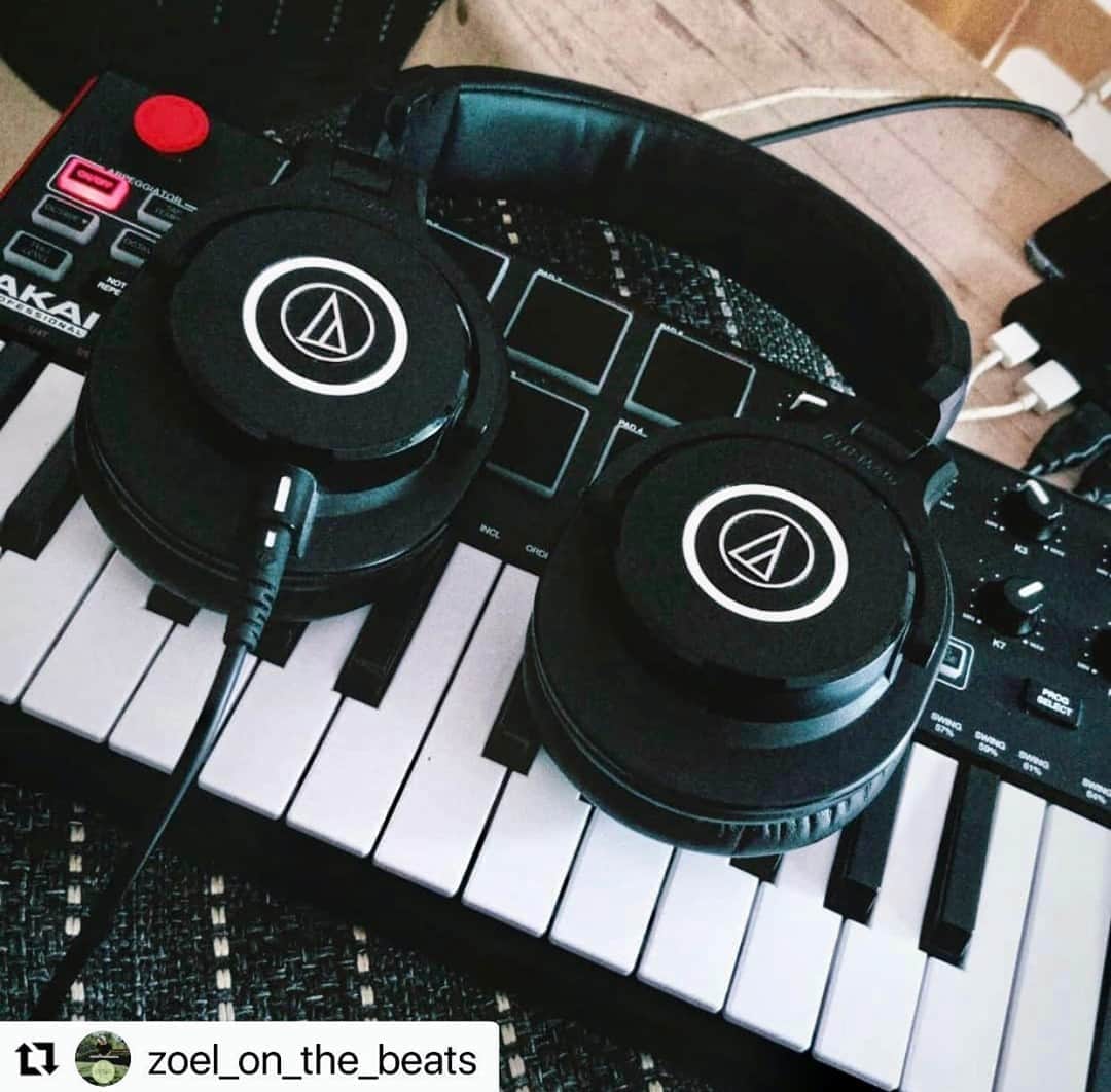 Audio-Technica USAさんのインスタグラム写真 - (Audio-Technica USAInstagram)「#FanPhotoFriday: Music always sounds better on Friday, agree or disagree? Welcome the weekend the right way with our ATH-M40x headphones. Thanks for the tag, @zoel_on_the_beats!⁠ .⁠ .⁠ .⁠ #AudioTechnica #ATHM40x #M40x #Headphones #StudioMonitors #MusicGear」10月24日 7時01分 - audiotechnicausa