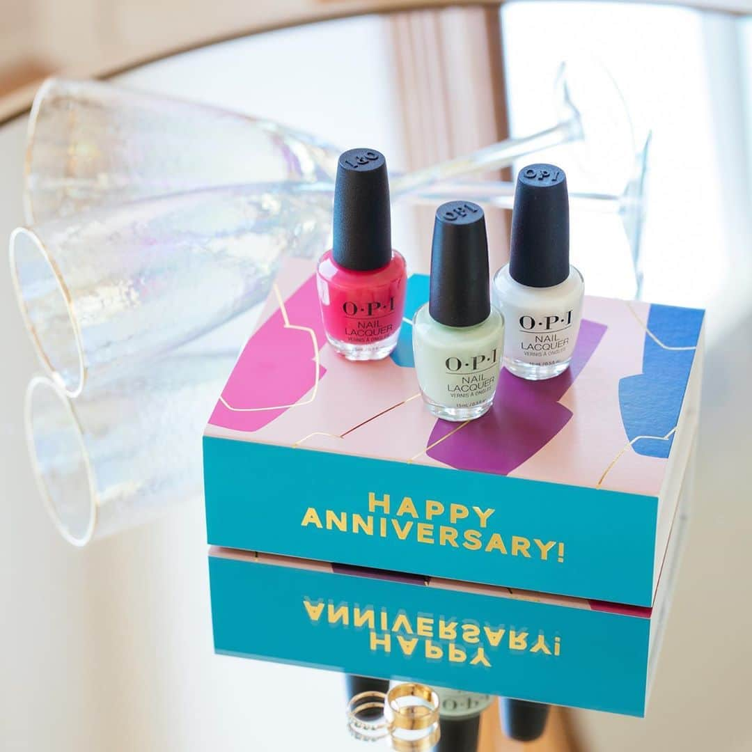 OPIさんのインスタグラム写真 - (OPIInstagram)「How to celebrate a special anniversary in style: Champagne flutes and #OPINailLacquer in a pretty little gift box.🥂 #NailedIt! Head to the #linkinbio to shop!  #ColorIsTheAnswer #OPIObsessed #CustomGift #NailsOnPoint #AnniversaryGift #GiftIdea #GiftedbyOPI」10月24日 7時20分 - opi