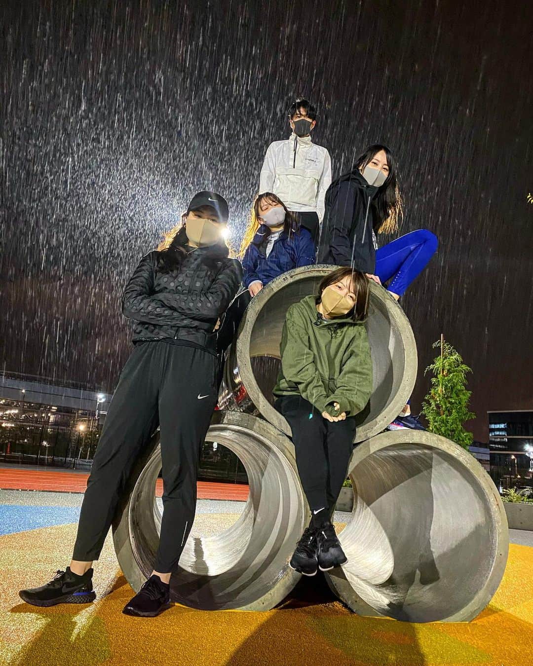 勝俣水稀さんのインスタグラム写真 - (勝俣水稀Instagram)「ㅤㅤㅤㅤㅤㅤㅤㅤㅤㅤㅤㅤㅤ ㅤㅤㅤㅤㅤㅤㅤㅤㅤㅤㅤㅤㅤ LOL RUN CREW アー写風✌️ 雨すごいのにキメすぎ🔥 ㅤㅤㅤㅤㅤㅤㅤㅤㅤㅤㅤㅤㅤ #tokyosportsplayground  #nike#niketokyo」10月23日 22時20分 - km_zukky