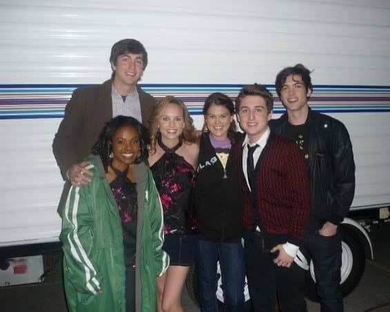 メガン・ジェット・マーティンのインスタグラム：「We filmed the pilot episode for 10 Things I Hate About You nearly 12 years ago. Which is insane to think, but the terrible quality of this camera phone photo speaks for itself. #probablyablackberry.」