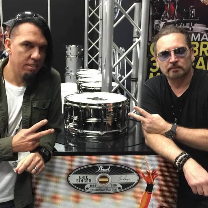 Queensrycheさんのインスタグラム写真 - (QueensrycheInstagram)「#fbf - Casey with the very talented Eric Singer at NAMM in 2017 ✌️ #queensryche #flashbackfriday #nammshow #caseygrillo #case #ericsinger #kiss #pearldrums #drummers #kickassdrummers #memories #goodtimes」10月23日 22時29分 - queensrycheofficial