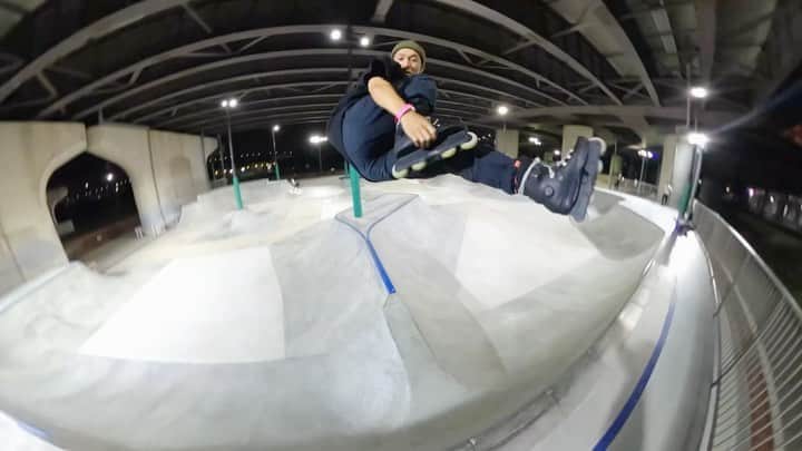 安床武士のインスタグラム：「540. 🎥 @lsvm.hiro . ヒロさんと軽めの撮影🙌 Shot by #gopromax . @goprojp  @usdskates  @goodskates_inc  @canamonroad_japan  @lzbn_official  @papasu1048  #usdskates #usdaeon #aeon72 #goprojp #rollerblading #inlineskate #rollerfreestyle #takeshiyasutoko #安床武士 #インラインスケート #ローラーブレード」