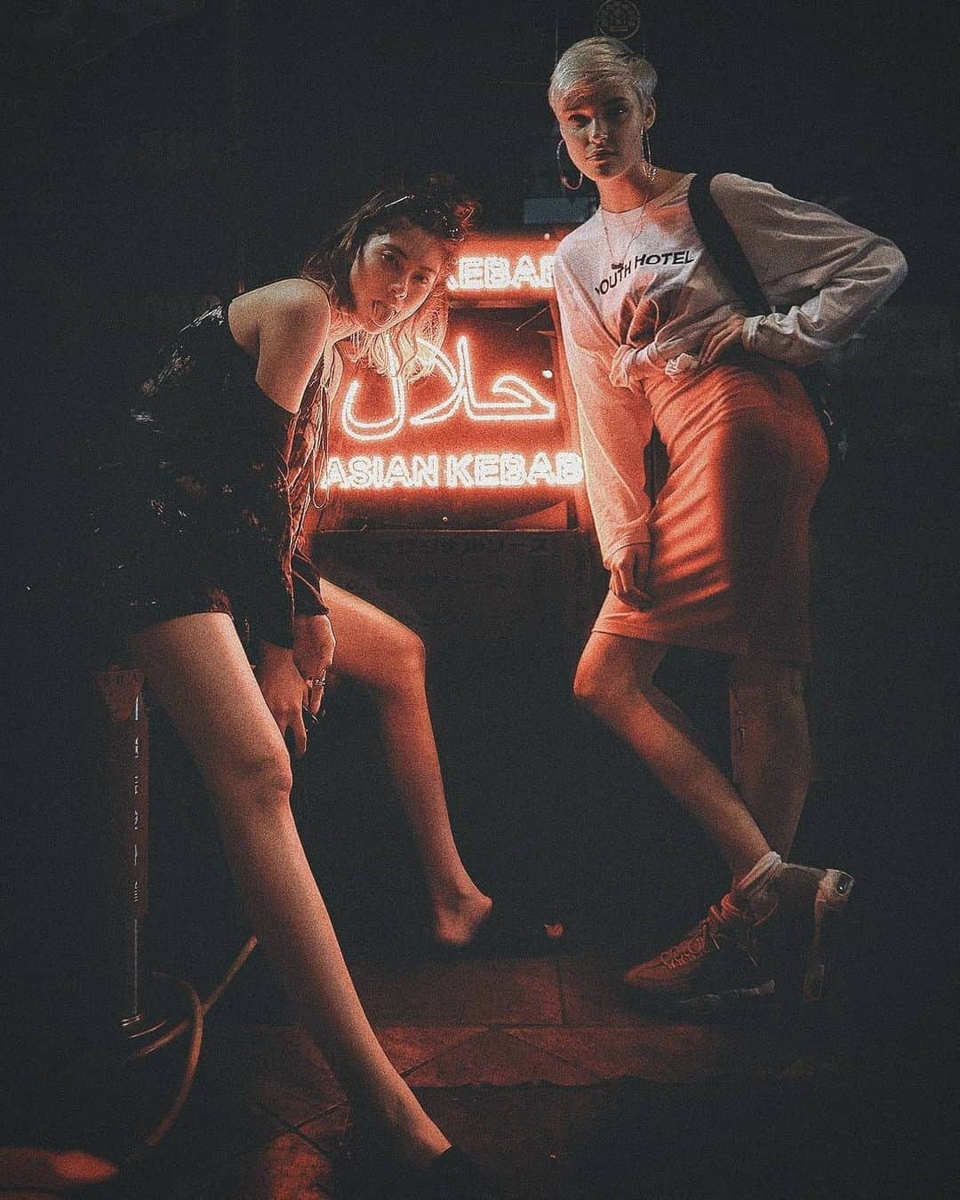Berlin Tokyoのインスタグラム：「Blazing red neon lights heat up the night. . Which one is your favorite? 1:@hikari @camiletodoll 2:@evie._.snow 3:@_rhyme_ 4:@nemo_1748 5:@alexa_luczak 6:@maylillyx  . . . #hellofrom #Tokyo, #japan」