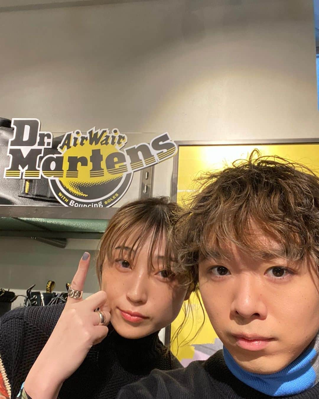 沙田瑞紀さんのインスタグラム写真 - (沙田瑞紀Instagram)「🎸  [DR.MARTENS × MEDICOM TOY] meets KOUKI OKAMOTO(OKAMOTO’S) & MIZUKI MASUDA(miida)  こんなことめったにないだろう... と思いながら🥴  よかったら記事読んでください〜 ストーリーからもアクセスできます！  https://eyescream.jp/culture/77693/  素敵な企画 ありがとうございました🕊  @eyescream_mag  @drmartens_japan  @medicom_toy」10月23日 22時36分 - mizuki_masuda