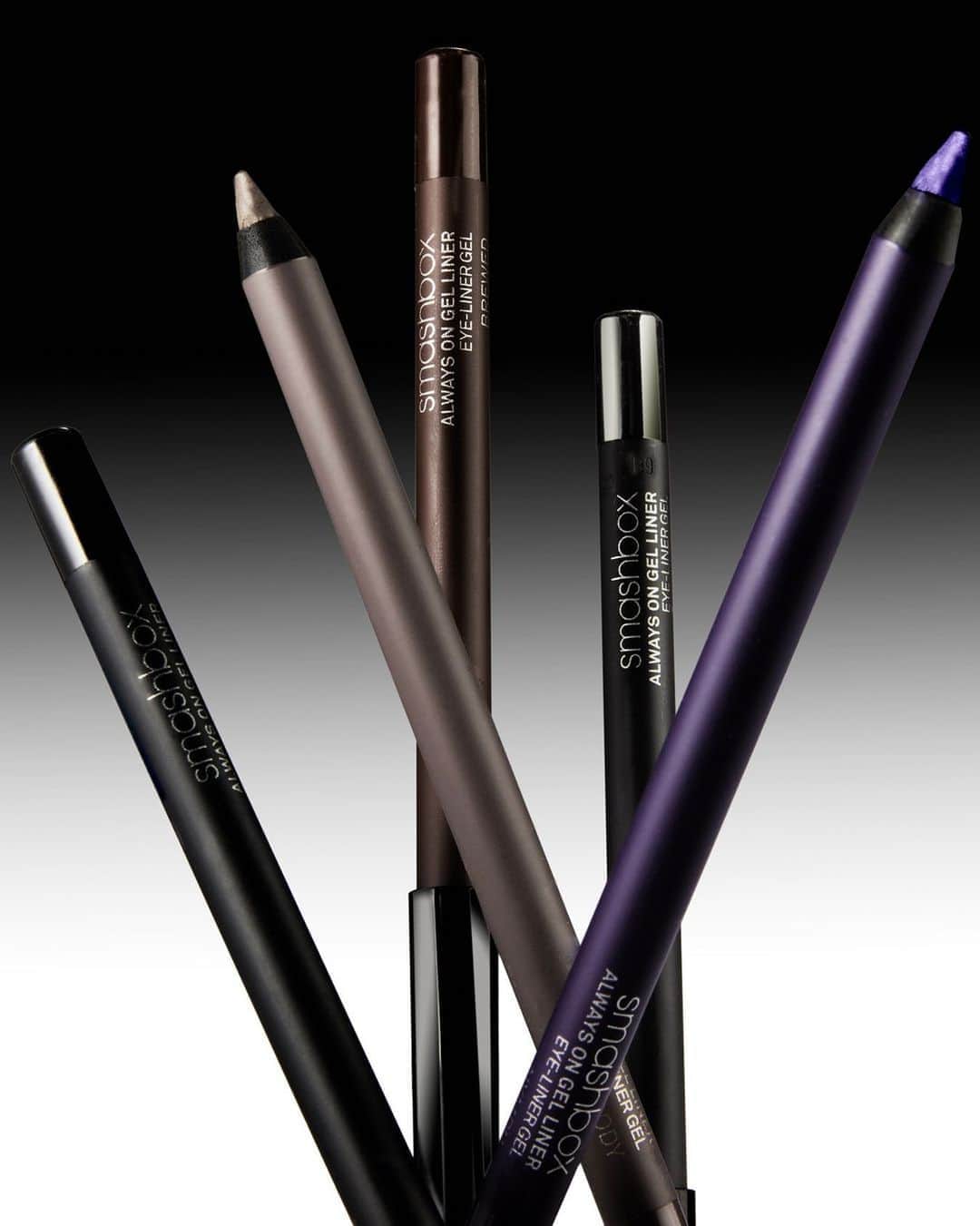 Smashboxのインスタグラム：「Always On Gel Eye Liner stays blendable for just long enough so you have playtime to create limitless looks - and then it stays put for 24 hours 🔮」