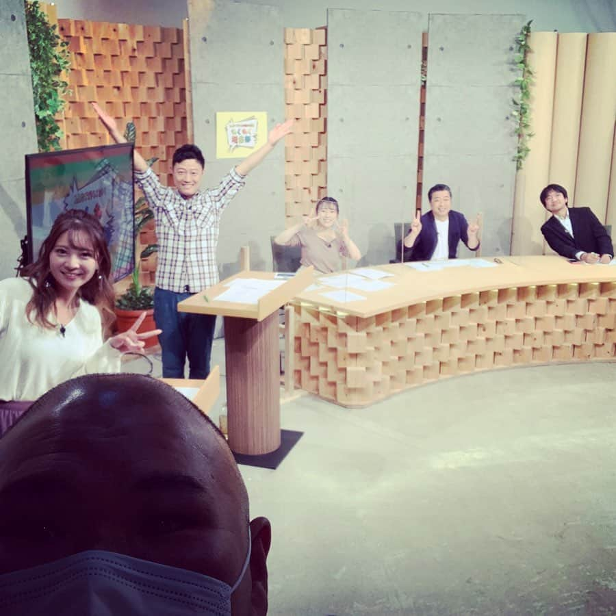 HIROさんのインスタグラム写真 - (HIROInstagram)「テレビ和歌山わくわく編集部😆😆😆 #テレビ和歌山 #わくわく編集部 #生放送 #和歌山県 #毎週金曜日 #18時」10月23日 22時35分 - hiro19770420