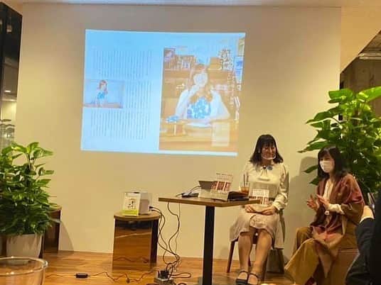 堤信子さんのインスタグラム写真 - (堤信子Instagram)「まきちゃんの「文房具の整理術」出版記念トークショー！私も少し出演しました！久しぶりに玄光社の平山さん、chodoの木庭さん、上原さん、日めくりの木下社長と息子さんにもお会いできて、嬉しい夜でした😃😊 #文房具収納  #文具好き  #福島槇子  #堤信子 #玄光社」10月23日 22時43分 - nobnob1111