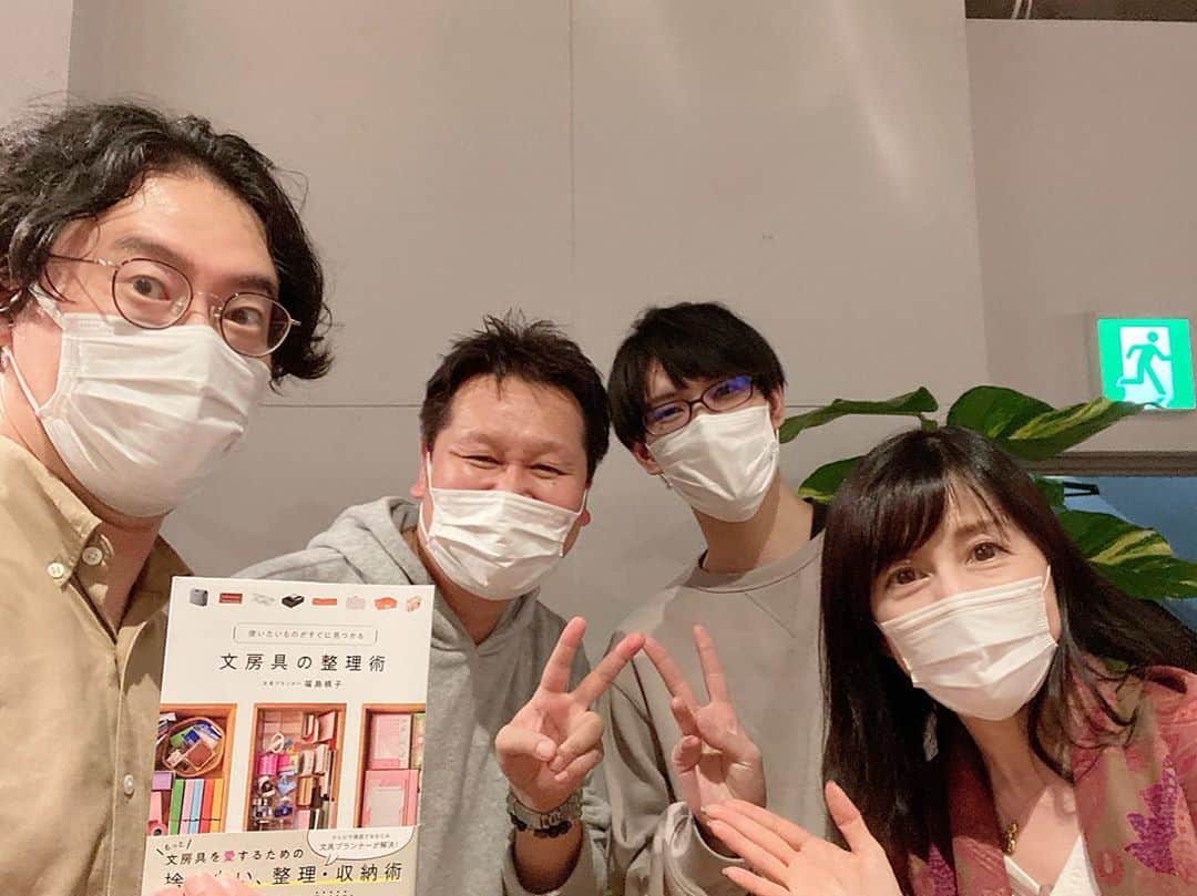 堤信子さんのインスタグラム写真 - (堤信子Instagram)「まきちゃんの「文房具の整理術」出版記念トークショー！私も少し出演しました！久しぶりに玄光社の平山さん、chodoの木庭さん、上原さん、日めくりの木下社長と息子さんにもお会いできて、嬉しい夜でした😃😊 #文房具収納  #文具好き  #福島槇子  #堤信子 #玄光社」10月23日 22時43分 - nobnob1111
