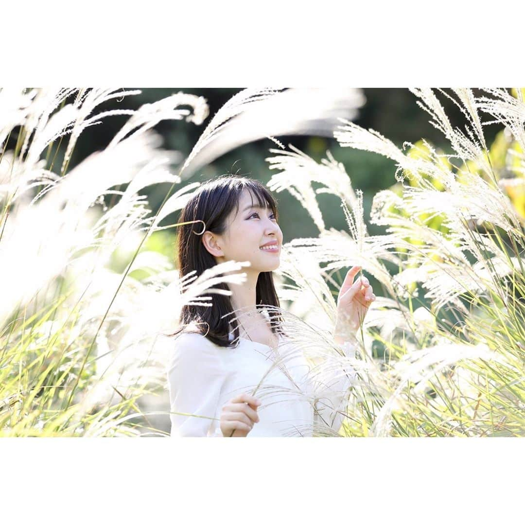 越智萌日さんのインスタグラム写真 - (越智萌日Instagram)「秋の訪れを感じた日🌾 実結(@___mii27 )に久しぶりに会えてたくさん元気もらえた✨ . . . . #万博記念公園  #コスモス　#コスモス畑」10月23日 22時43分 - moeka19990201