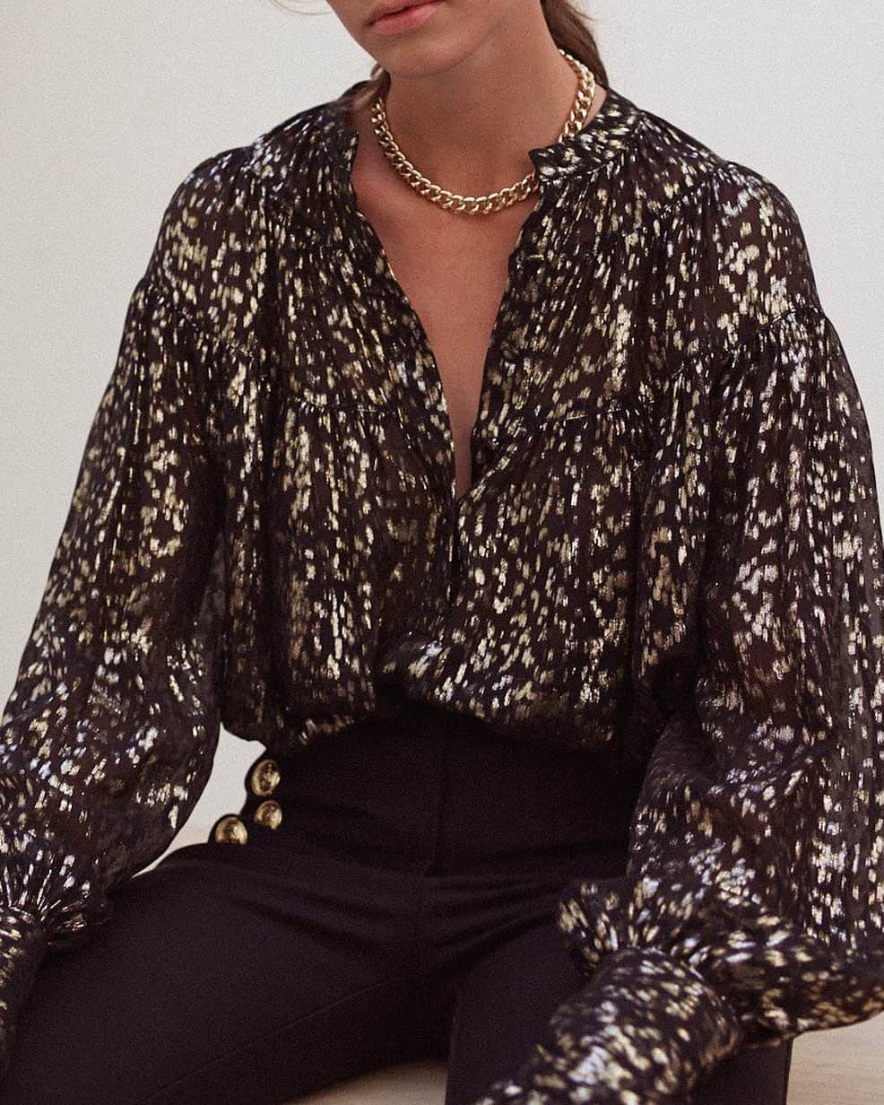 デレクラムのインスタグラム：「Statement piece. Stand out in the new Lou Long Sleeve Blouse.」