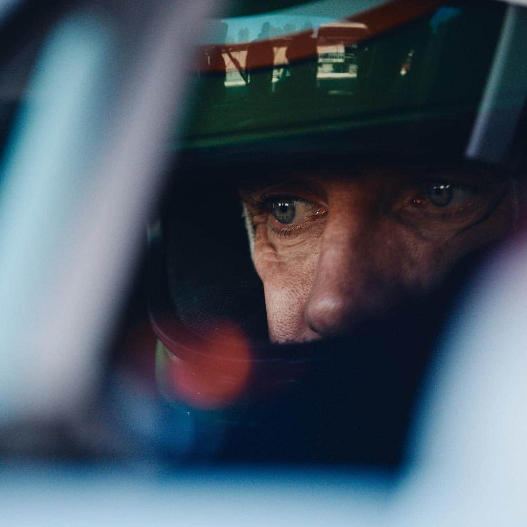 Porscheさんのインスタグラム写真 - (PorscheInstagram)「Season 2 of Michael Fassbender’s Road to Le Mans is now live on YouTube! Follow Michael on his journey to compete at the world’s ultimate motorsport event in this thrilling weekly YouTube series. Link in bio.」10月23日 23時02分 - porsche