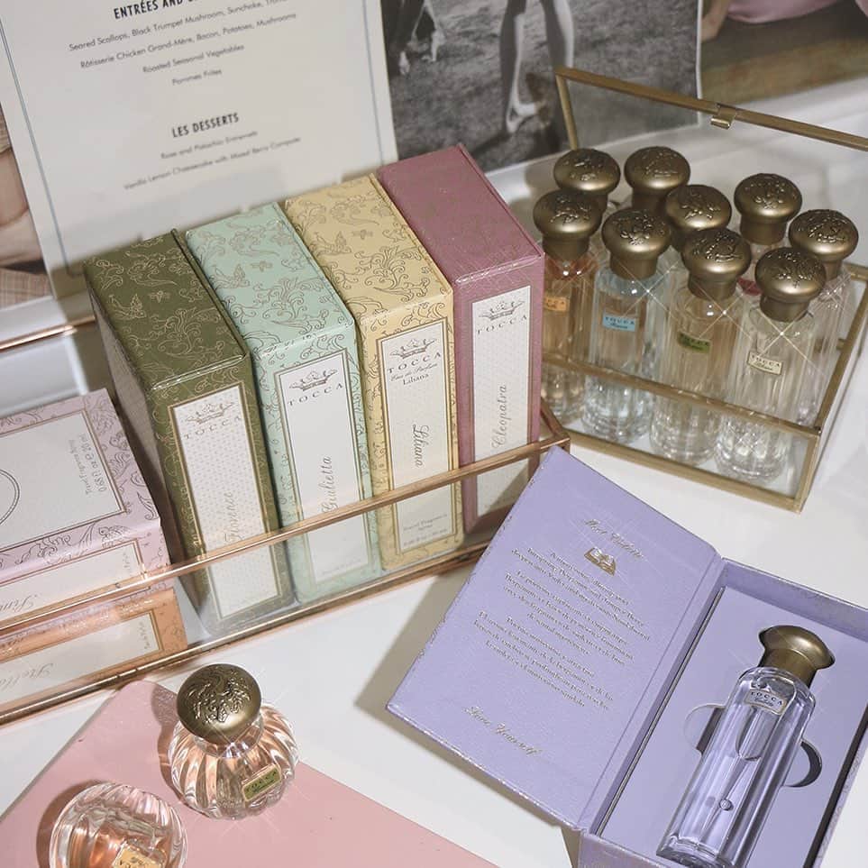 トッカさんのインスタグラム写真 - (トッカInstagram)「Have you started your holiday shopping yet? 🎁  Give the perfect gift this year with our 20ml TOCCA fragrances. Each bottle is packaged in a beautifully designed magnetic box that opens up like a book.⁠⠀ ⁠⠀ ⁠⠀ ⁠⠀ ⁠⠀ #tocca #scents #eaudeparfum #fragranceoftheday #scentoftheday #stayfresh #perfume #fragrance #luxury #musthave #treatyoself #treatyourself #luxurylife #beauty #parfum #perfumeoftheday #nicheperfume #instalove #giftguide #giftsforher」10月23日 23時03分 - tocca