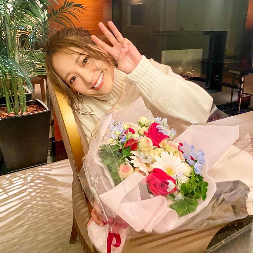 chayさんのインスタグラム写真 - (chayInstagram)「30歳になりました🎂 20代はお仕事もプライベートも本当に色々なことがありました😌何よりみんなに出逢えた20代✨  30代も私らしく歩んでいきます。 これからもchayを宜しくお願いします🥰  #30  #birthday」10月23日 22時58分 - chay1023_official