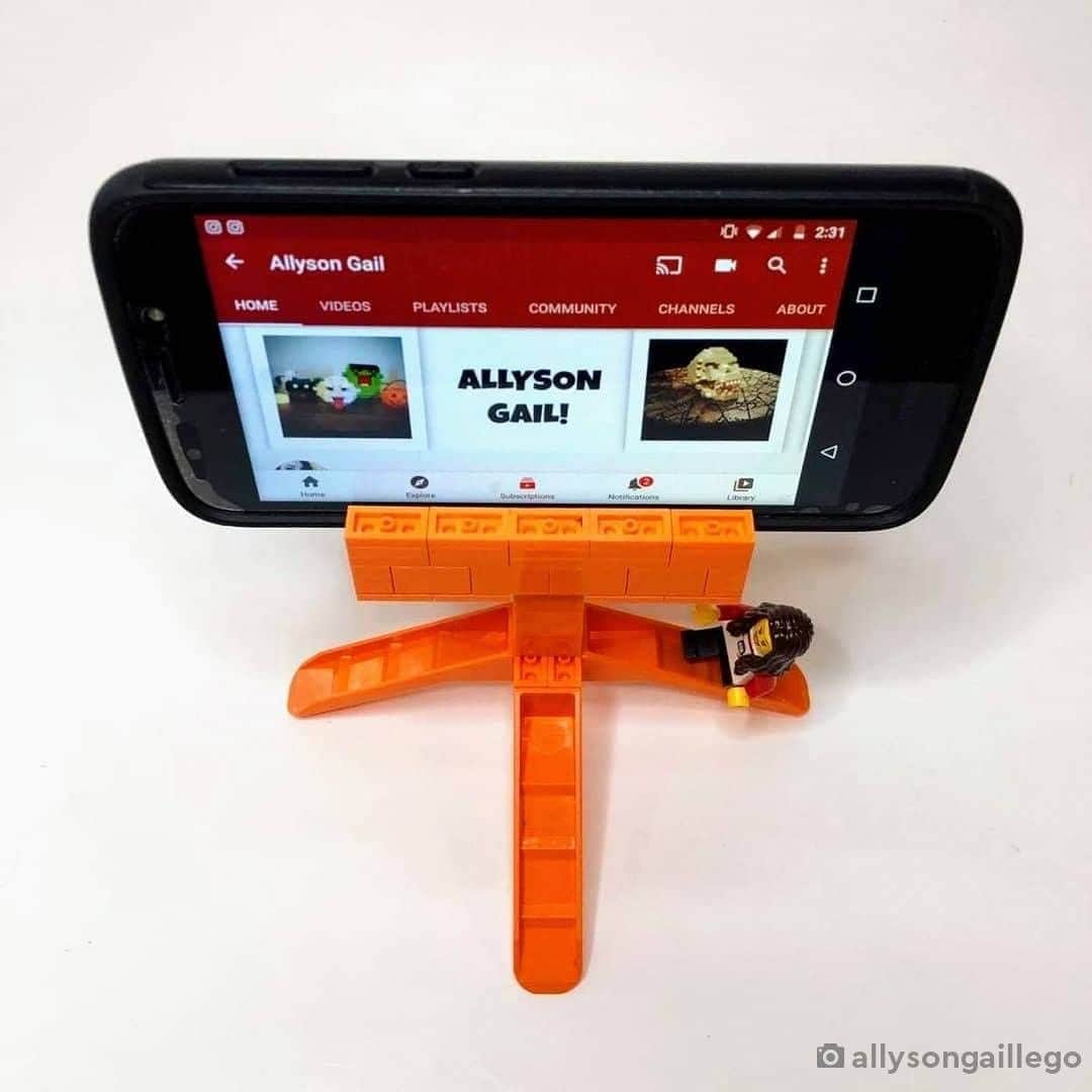 LEGOさんのインスタグラム写真 - (LEGOInstagram)「Pencil holder? Phone stand? Picture frame? Napkin holder? Who knew that the forgotten orange piece – the separator – could be used to create so many fun, useful hacks! 📸 by @allysongaillego #LEGOHacks #RebuildTheWorld #creativity」10月23日 23時00分 - lego