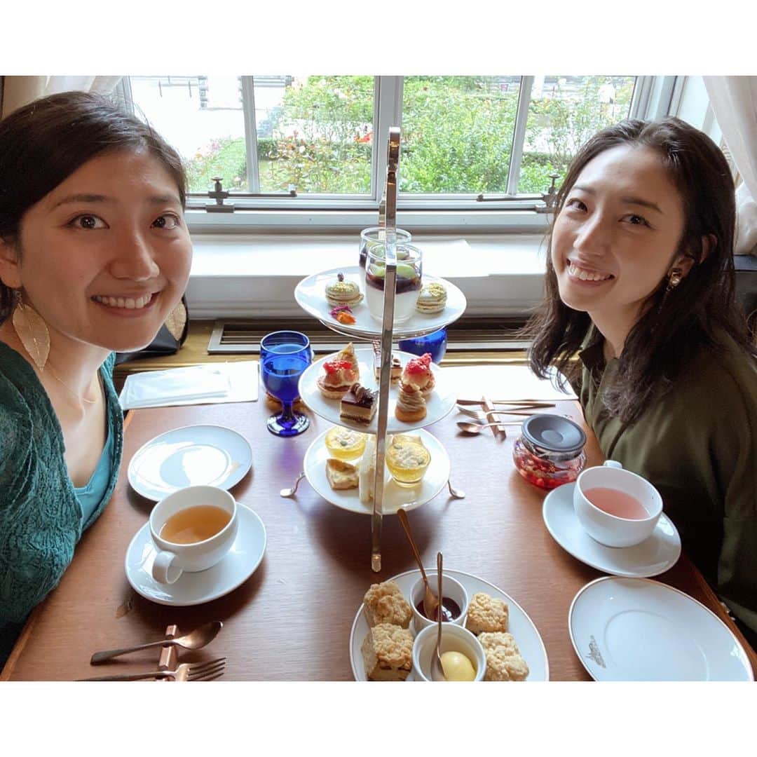 太田彩乃のインスタグラム：「姉妹旅。in東京  大好きな赤坂プリンスクラシックハウスにあるラメゾンキオイ&紀尾井町プリンスギャラリー。 雰囲気もおもてなしも大好きな空間で1年ぶりの姉妹時間。 毎年1回は妹との時間を持てるように。その計画をじっくり考えるのが楽しみなんだー。 今年は1泊だったけど、それでも思いっきり寛いでゆっくり満喫！！  来年は2人でどこに行けるかなー？ . . @lamaisonkioi_barnapoleon  @princegallerytokyokioicho #ラメゾンキオイ #アフタヌーンティー  #プリンスギャラリー東京紀尾井町 #apc #赤坂プリンスクラシックハウス #姉妹旅 #家族の協力に感謝 #歌舞伎パック」