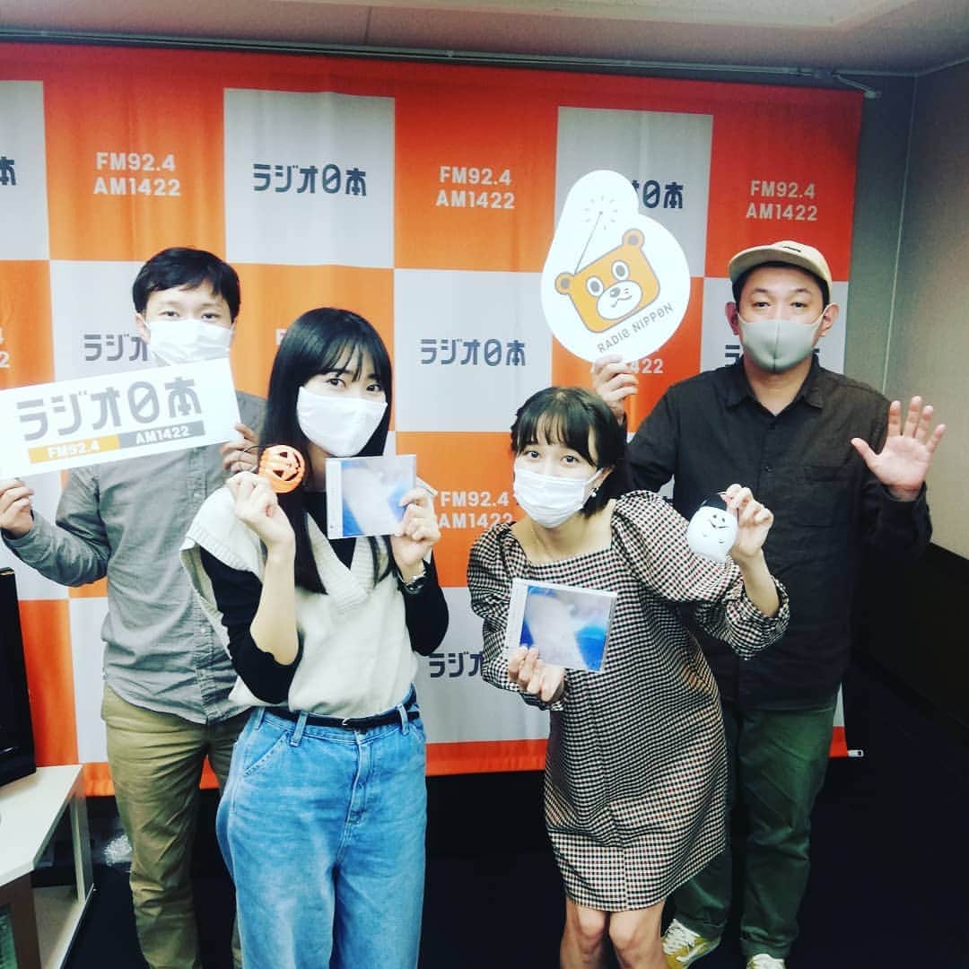 のインスタグラム：「１４２２ラジオ日本『６０ＴＲＹ部』をお聞きの皆さんありがとうございました！ 今日はロビンちゃんと佐保ちゃんと一緒でした。そして佐保ちゃんはアップアップを卒業されるということで、お疲れ様でした。 #try1422」